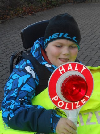Raffael mit Polizeikelle
