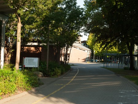 Zufahrt Schulhof