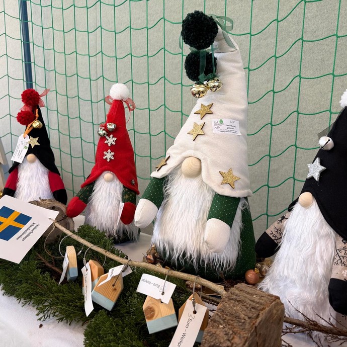 Genähte Wichtel im Fußballtor (vergrößerte Bildansicht wird geöffnet)