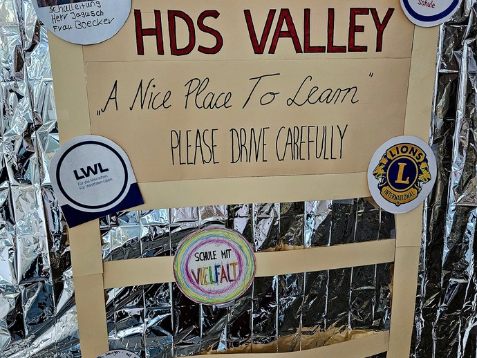 Schild HDS Valley (vergrößerte Bildansicht wird geöffnet)