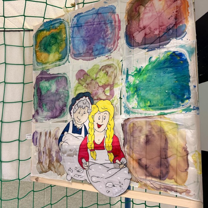 Pippi Langstrumpf aus Pappe gebastelt (vergrößerte Bildansicht wird geöffnet)