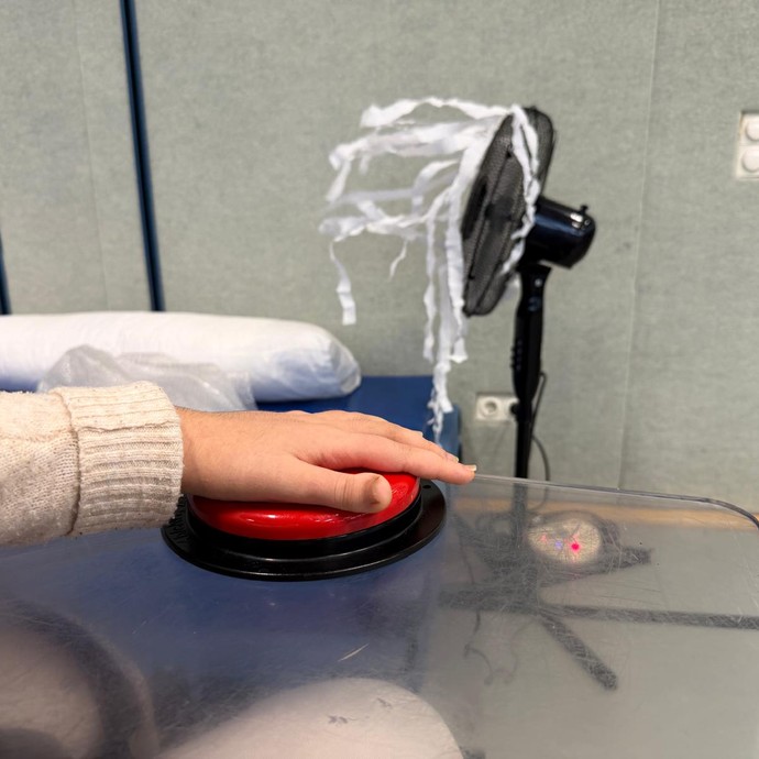 Schüler unter weichen Bausteinen begraben (vergrößerte Bildansicht wird geöffnet)