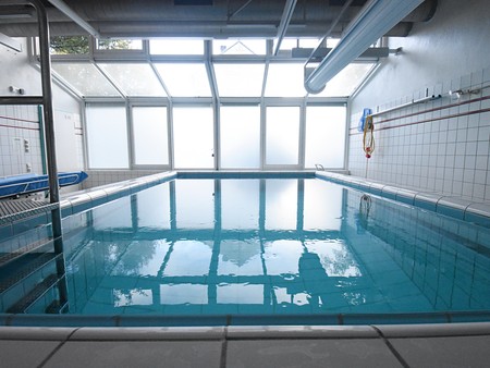 Schwimmbecken