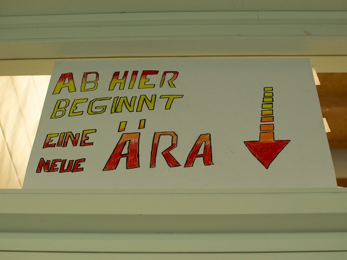 Plakat: Ab hier beginnt eine neue Ära (vergrößerte Bildansicht wird geöffnet)