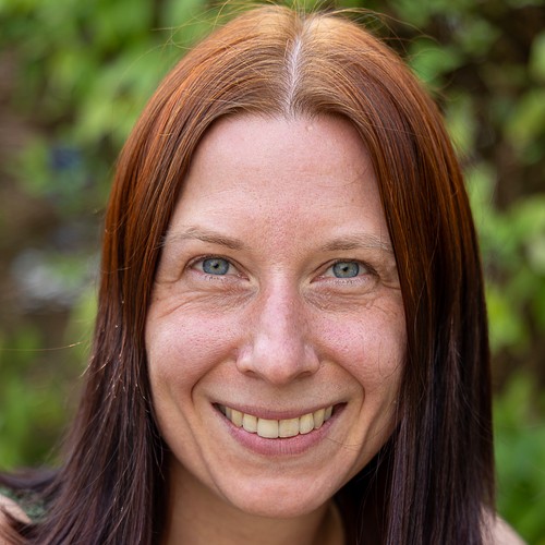 Frau mit roten Haaren